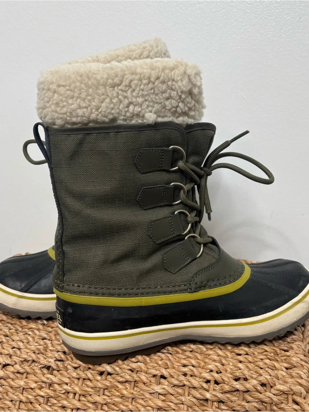 Sorel Winter Carnival Waterproof Green Boots Size 7